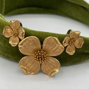 Vtg Crown Trifari Brushed Gold Tone Dogwood Flower Clip On Earring and Brooch